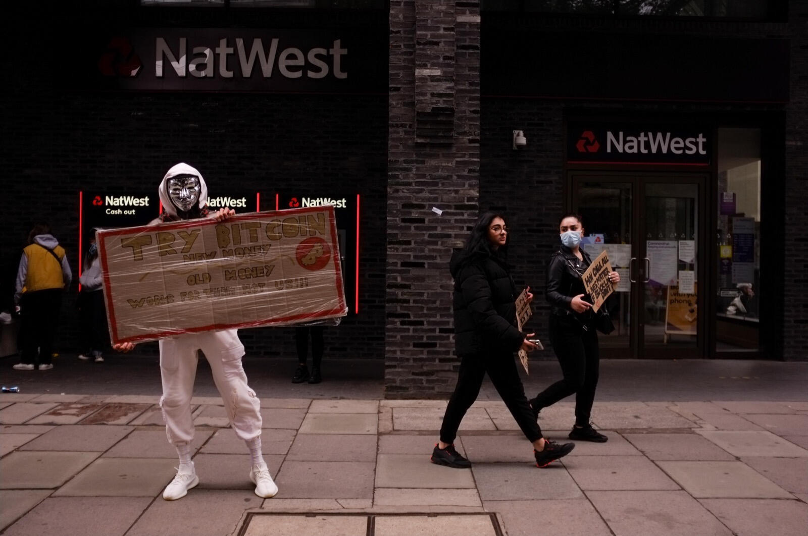 Currency - London central. 2022